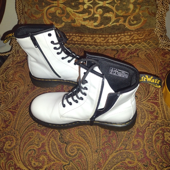 DR.MARTENS 1460 WOMENS ANKLE BOOTS COMFORT WHITE PATENT LEATHER SIZE 37 NEW - Picture 3 of 3